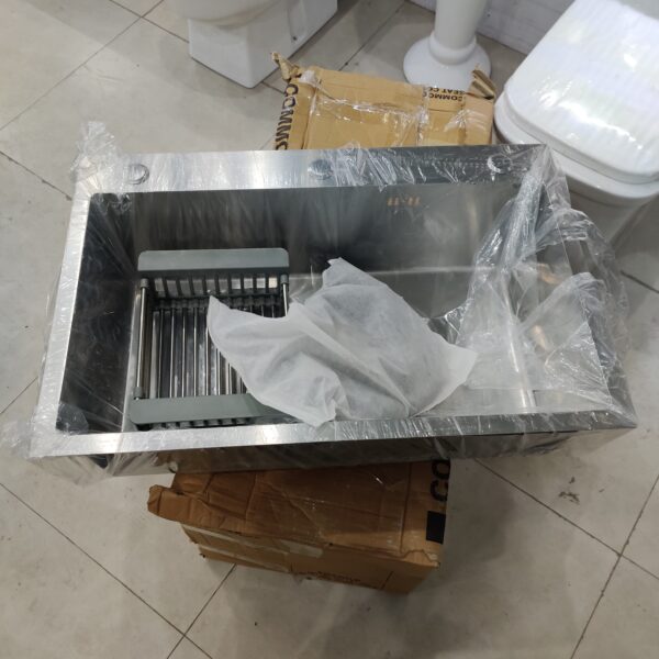 Kitchen Sink ,68x45 cm Kitchen Sink 68x45 cm 304 Stainless steel Kitchen Sink Silver Color Sink Stainless steel Sink, 27x18 Inches Sink, Scratch less Sink, Sound proof Sink, Single Bowl Sink, Single Bowl 304 stainless steel Sink with all accessories. - Image 4